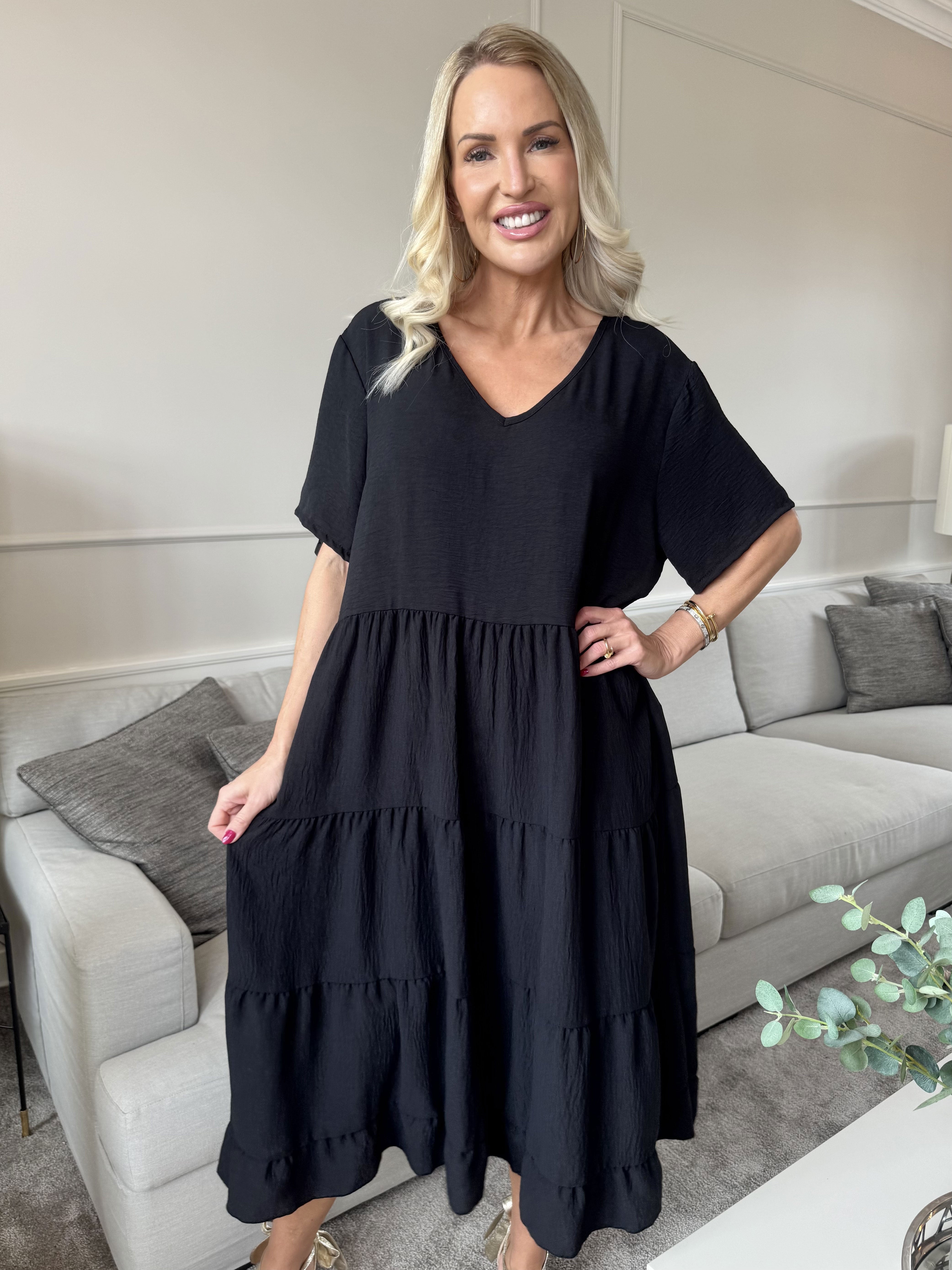 Shayna - Tunikakjole i viskose med broderet detaljer på ryggen